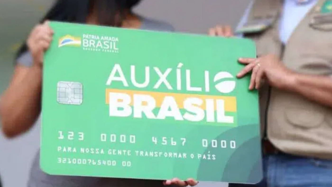 Recebeu o novo cartão do Auxílio Brasil com função débito? Saiba como  cadastrar a senha