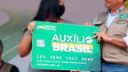 Cartão do Auxílio Brasil será entregue para novos aprovados em junho, diz governo