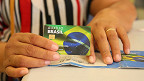 Novo Bolsa Família: Posso continuar sacando os valores com cartão do Auxílio Brasil?