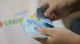 ESTE público recebe a parcela antecipada do 13º salário em 17 de julho ESTE público recebe a parcela antecipada do 13º salário em 17 de julho