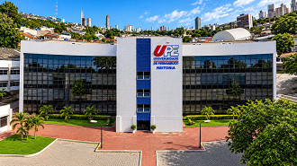 UPE abre vagas para Advogado com salário de R$ 4,1 mil UPE abre vagas para Advogado com salário de R$ 4,1 mil
