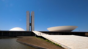Concurso Câmara dos Deputados 2026: Edital com 184 vagas para Analistas é retificado