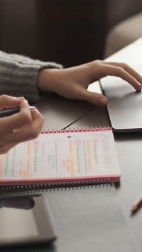 3 concursos que exigem apenas ensino médio e pagam bem em Julho